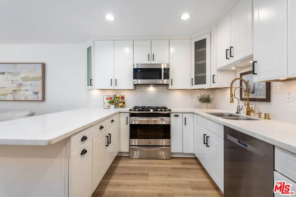 5901 Canterbury Drive 5, Culver City, California 90230 home-pic-8